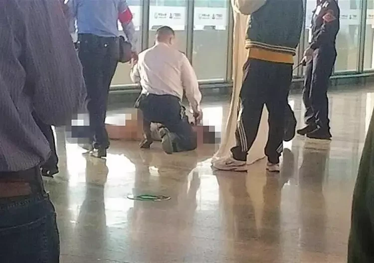上海虹桥火车站一女子坠楼，医院：还在抢救（图） - 1