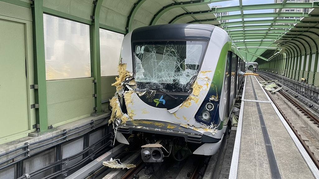惊悚瞬间曝光！台湾列车遭施工吊臂压中，9人伤亡，车厢被刺穿（视频/组图） - 3