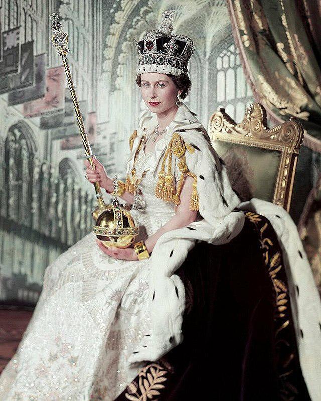 英王加冕官方照细节：安妮公主会被哥哥重用，凯特的裙子引发猜测（组图） - 2