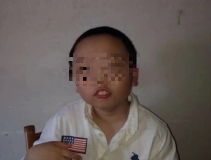 华人爸爸崩溃：儿子被CAS强行带走惨遭虐待，禁锢在轮椅上（组图） - 1