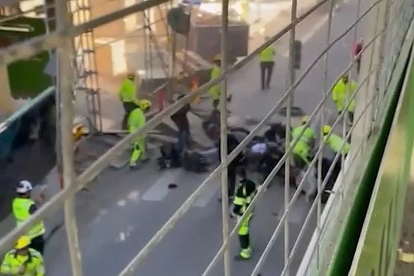 27伤！芬兰人行天桥轰然倒塌，行人5米高空坠地！多数伤者是上学儿童（视频/组图） - 5