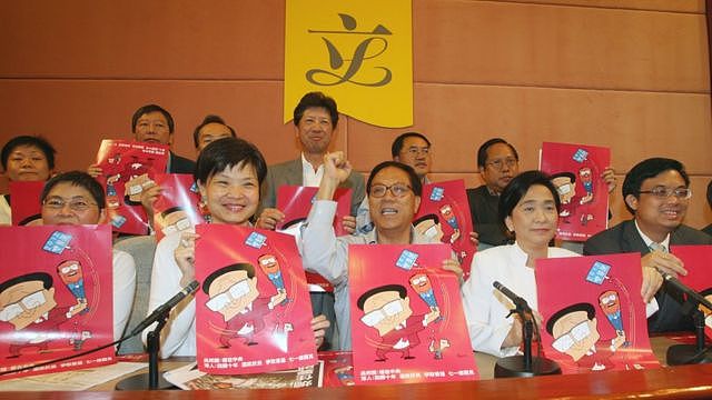 尊子漫画：《明报》停刊40年政治讽刺专栏，再引香港新闻自由争议（组图） - 3