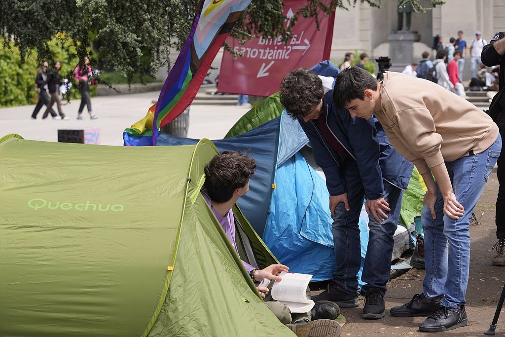 租不起！意大利各地学生改“搭帐篷”睡校园抗议（图） - 1