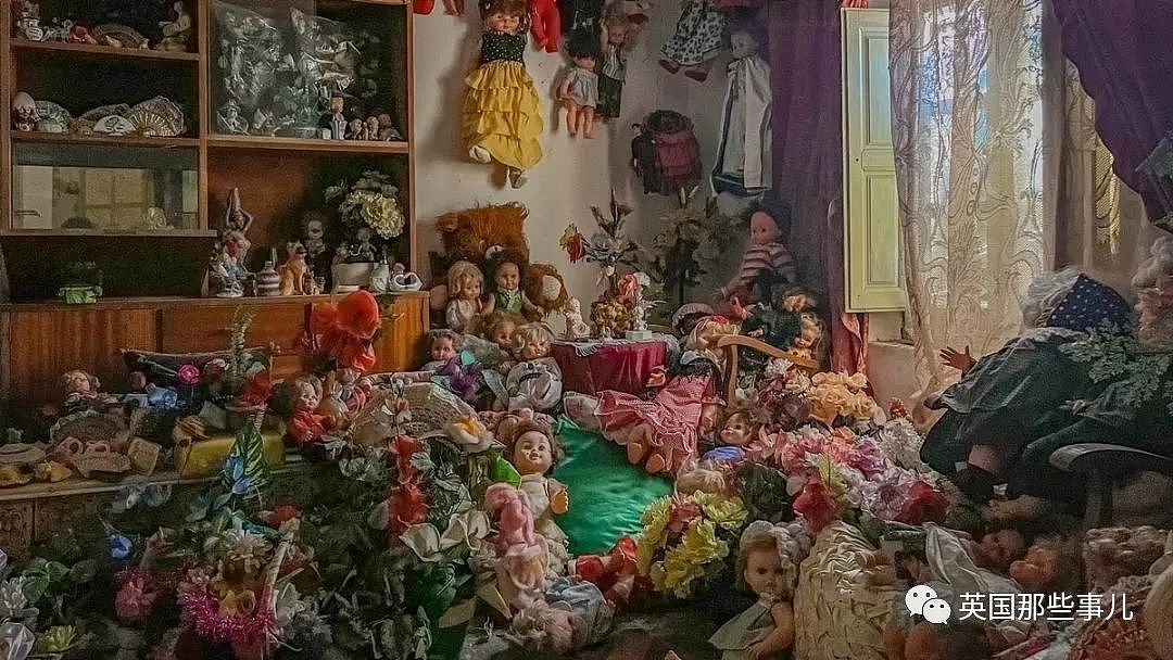 废弃房屋里堆满1000个布娃娃，诡异背后藏着一个悲伤的故事…（组图） - 2