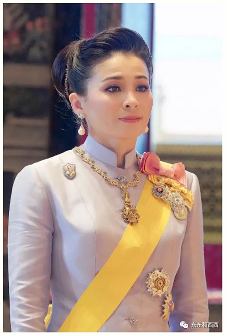 泰国王后一脸福相珠宝贵绝，首次出访风头无两，她是宫斗最大赢家吗？（组图） - 45