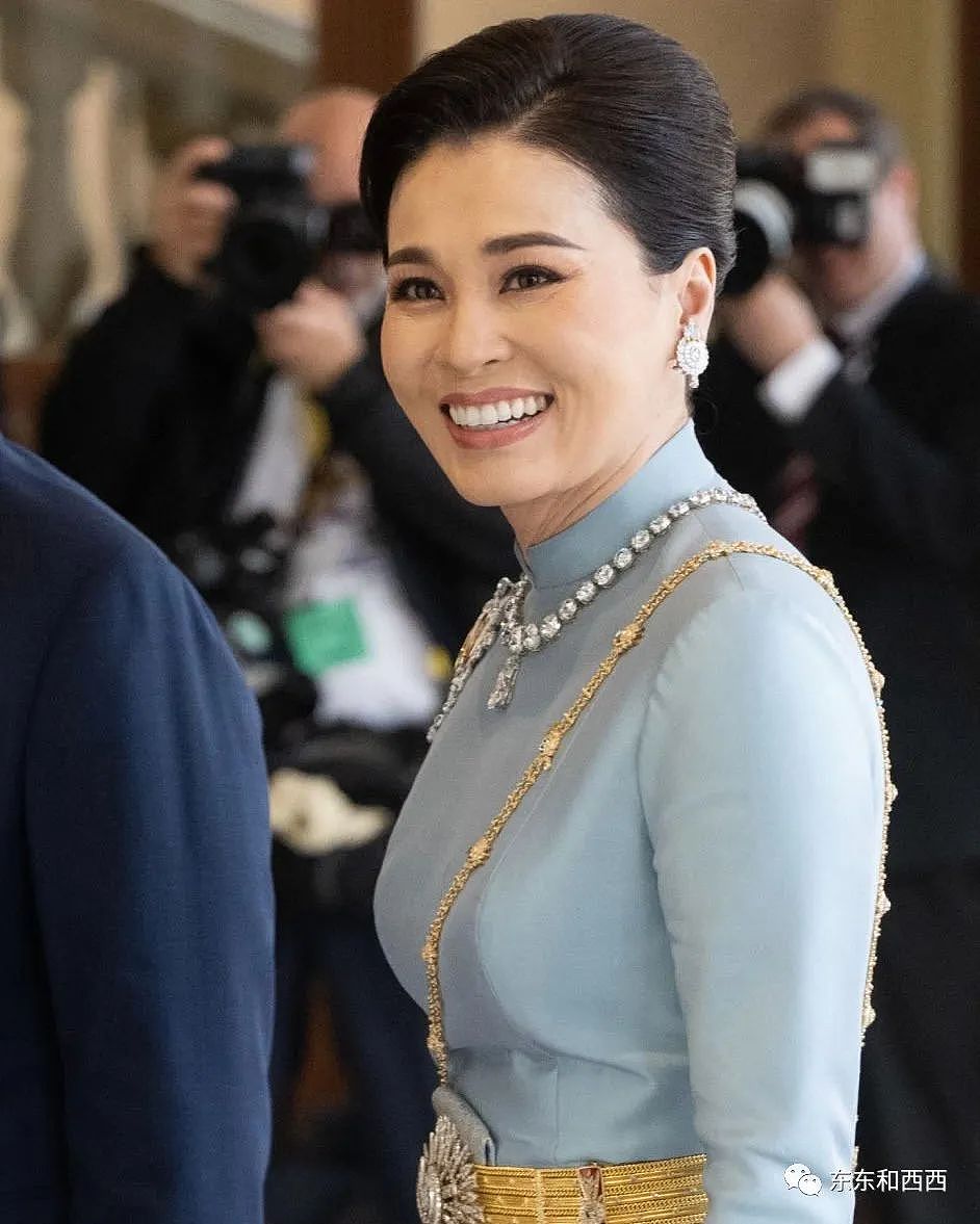 泰国王后一脸福相珠宝贵绝，首次出访风头无两，她是宫斗最大赢家吗？（组图） - 16