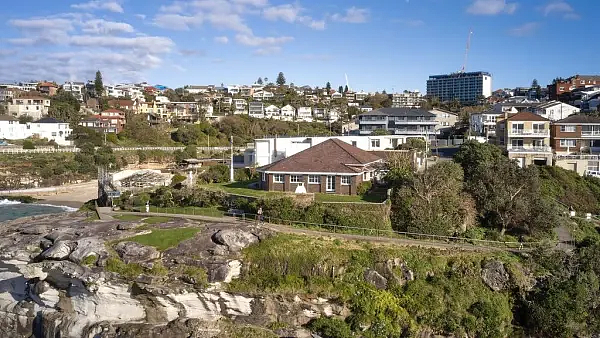 悉尼一栋“普通”老平房，卖出$4500万天价！已有近百年历史，创下海滨房产成交记录（组图） - 3