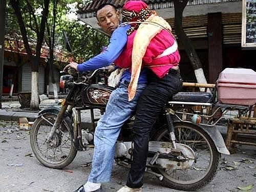 汶川地震15年，那个骑摩托车背亡妻回家，半年后再婚的男人，现状让人唏嘘…（组图） - 6