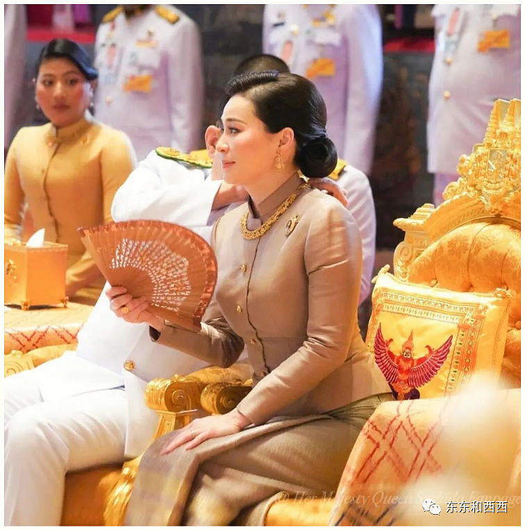泰国王后一脸福相珠宝贵绝，首次出访风头无两，她是宫斗最大赢家吗？（组图） - 30