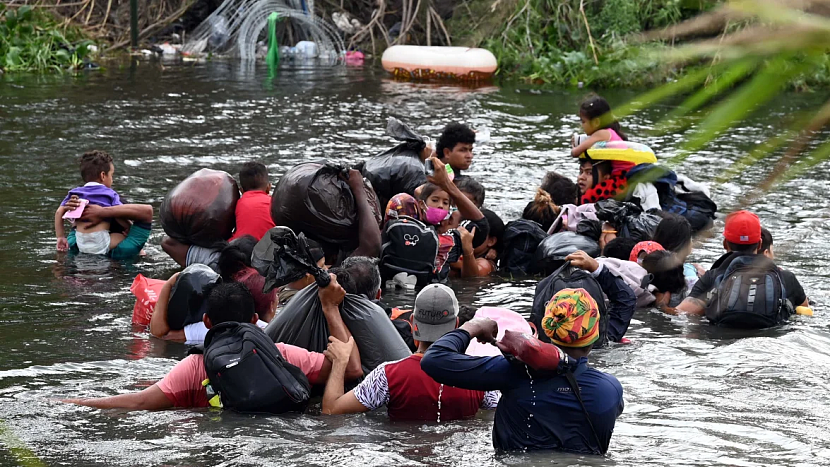 15万非法移民守在边境，等着往美国冲！原来是因为这个法案......（组图） - 5