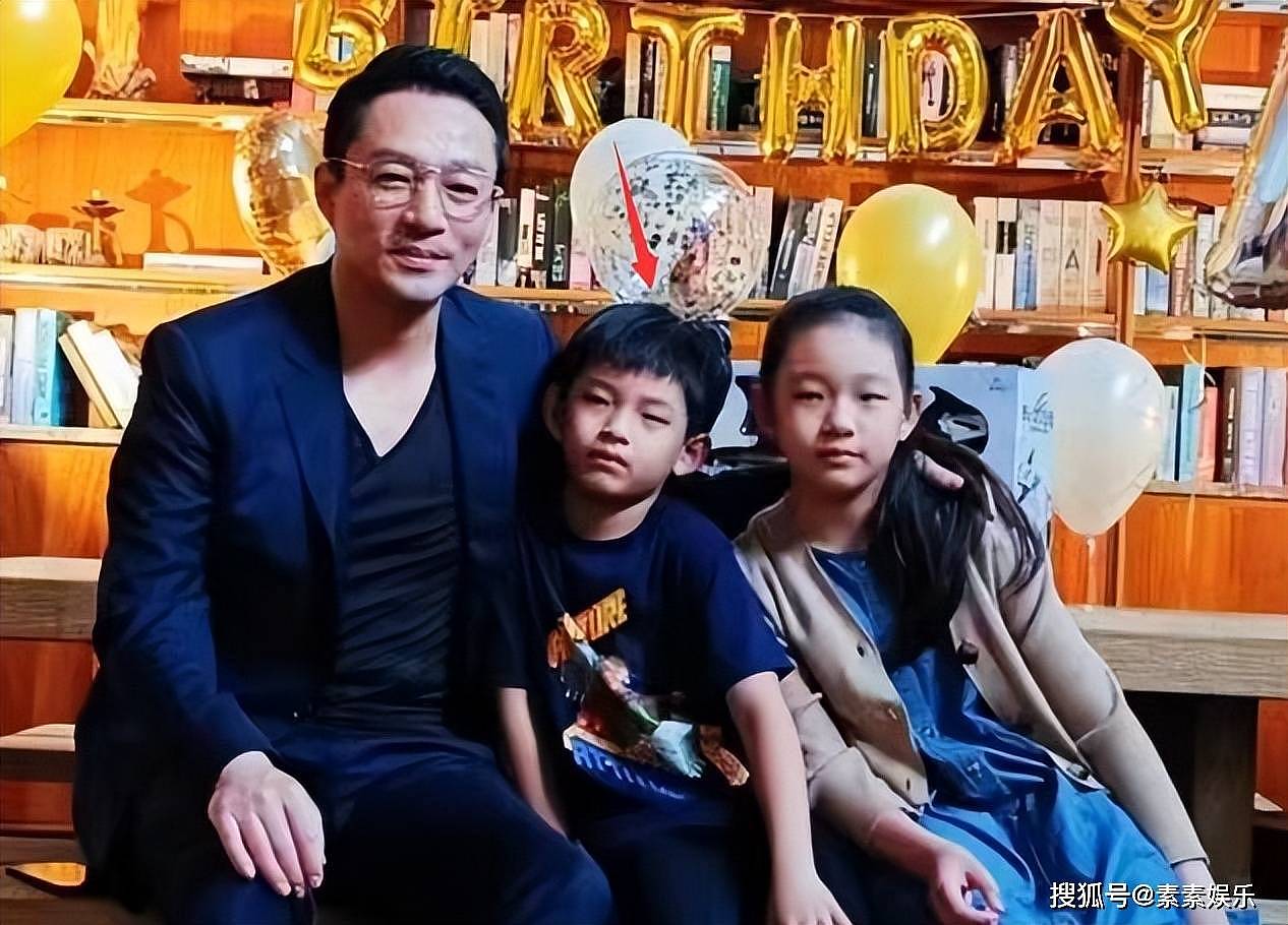 汪小菲与儿女合影照惹争议：两个孩子都没有笑容，很压抑的样子（组图） - 2