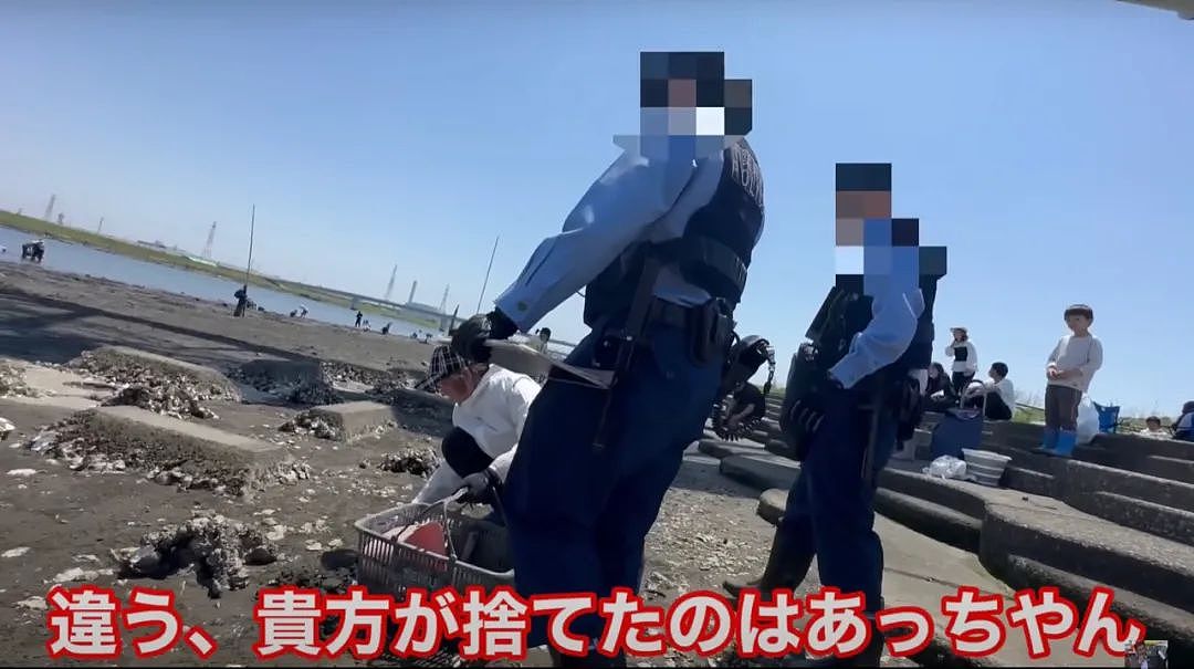 视频曝光！中国大妈挖牡蛎乱扔壳儿被日本警察带走，下跪求饶：我老人家放过我吧！（组图） - 8