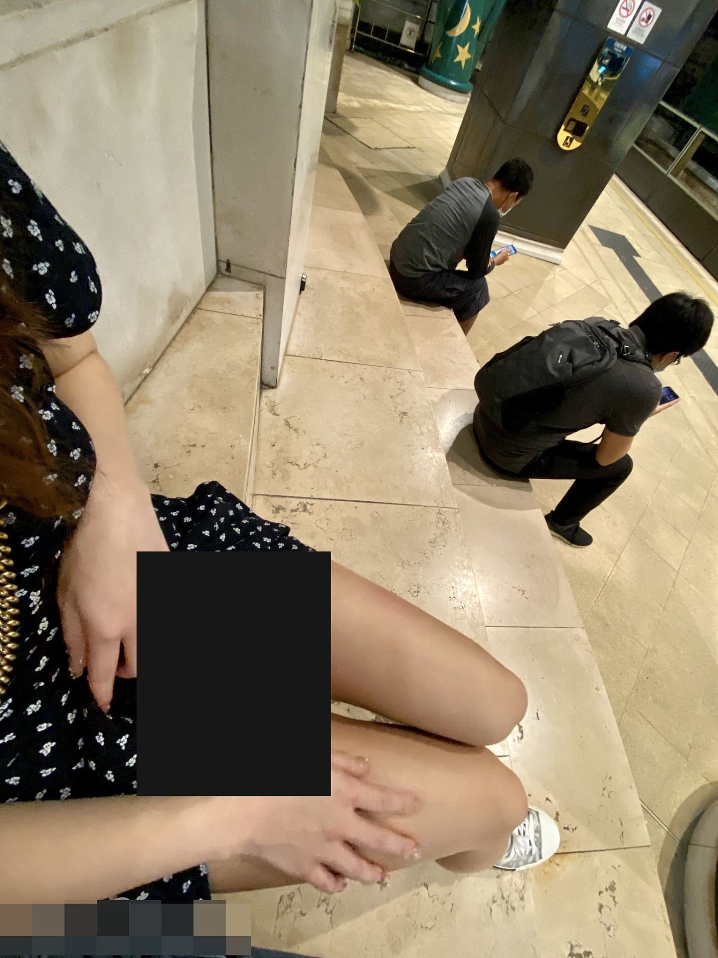 影片疯传！香港地铁惊传女子为男“口交”，实弹活春宫！网民认出女子真身（组图） - 15
