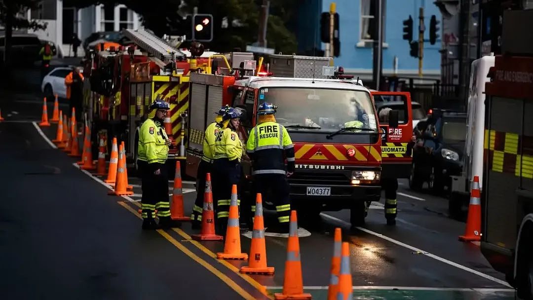 新西兰首都建筑致命大火，全是弱势群体；总理：全国类似建筑都有隐患，老板被挖出，​​​奥克兰民宅着火（组图） - 9