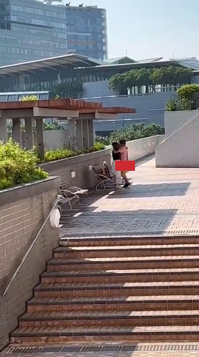 影片疯传！香港地铁惊传女子为男“口交”，实弹活春宫！网民认出女子真身（组图） - 20
