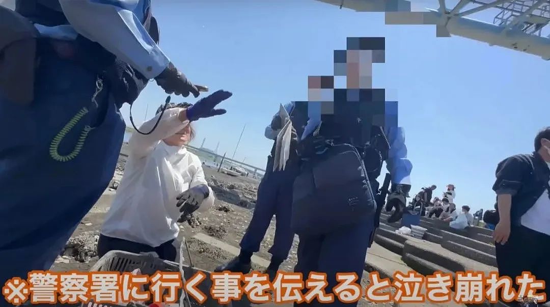 视频曝光！中国大妈挖牡蛎乱扔壳儿被日本警察带走，下跪求饶：我老人家放过我吧！（组图） - 12