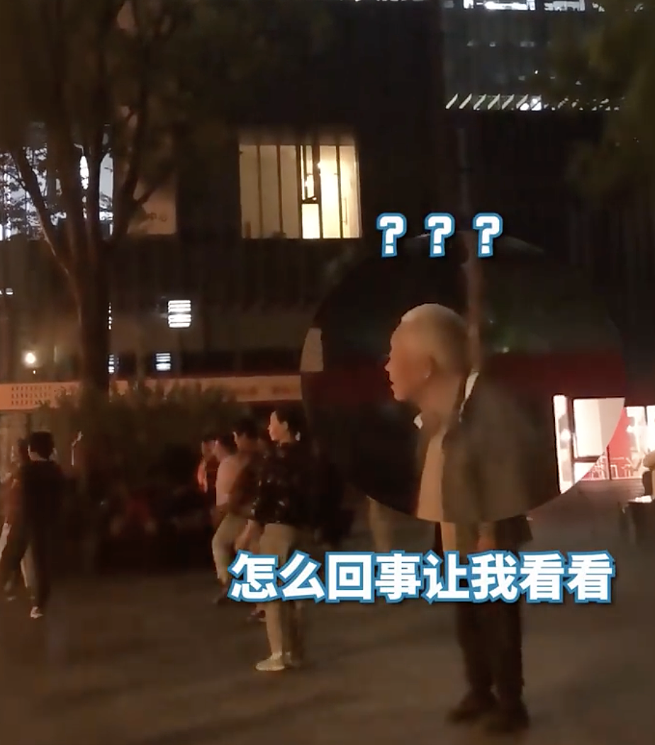 上海广场舞跳极乐净土，网友：这就是二次元老家上海吗？害怕老了融不进广场舞圈子...（视频/组图） - 7