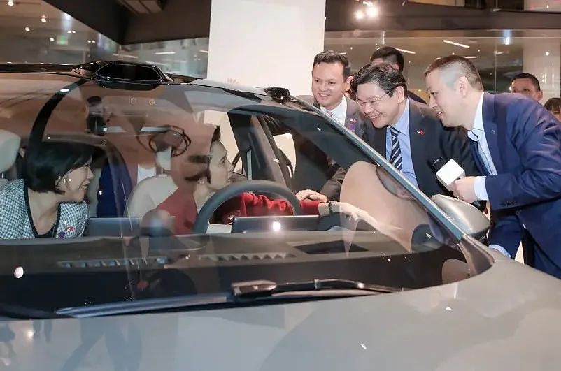 海量图片曝光！新加坡总理接班人中国玩嗨了：体验智能汽车、被无现金支付圈粉、和老乡们大团聚（组图） - 5