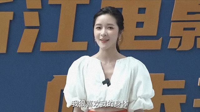 晒泳装照被指低俗？徐娇回应：都2023年了，女生穿泳装不正常吗（组图） - 5