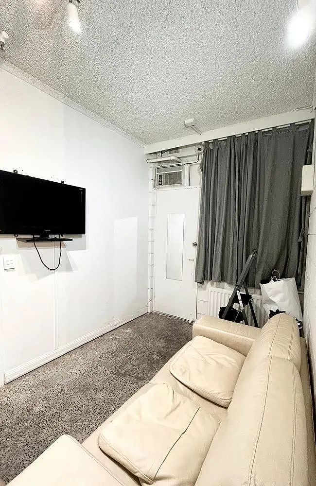 魔幻现实！墨尔本Flinders$350学生“公寓”像“监狱”，丽思卡尔顿公寓地毯长蘑菇，网友：见世面了（组图） - 15