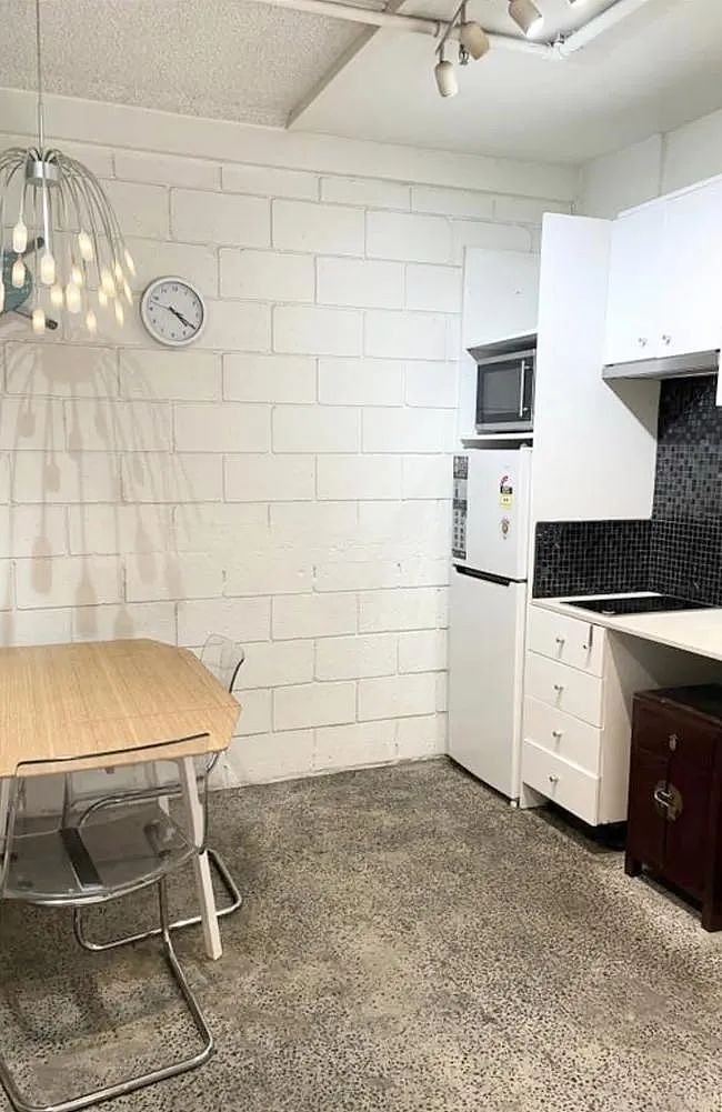 魔幻现实！墨尔本Flinders$350学生“公寓”像“监狱”，丽思卡尔顿公寓地毯长蘑菇，网友：见世面了（组图） - 16