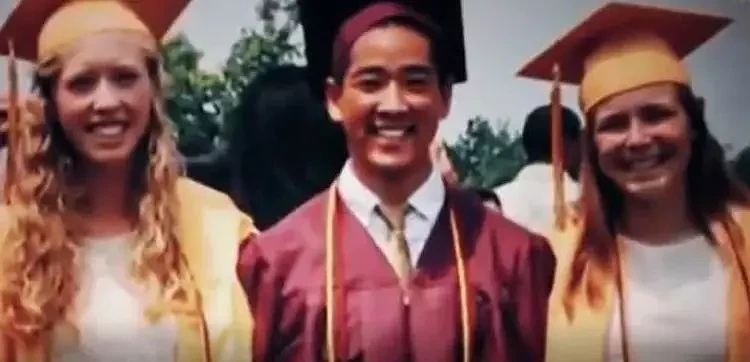 19岁华裔高材生谋杀生父，被捕时面露诡异微笑，入狱三年结局反转（组图） - 10