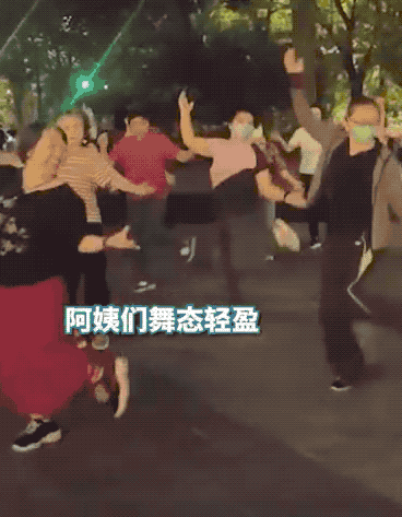 上海广场舞跳极乐净土，网友：这就是二次元老家上海吗？害怕老了融不进广场舞圈子...（视频/组图） - 2