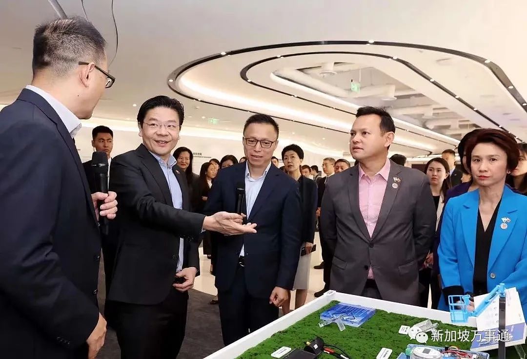 海量图片曝光！新加坡总理接班人中国玩嗨了：体验智能汽车、被无现金支付圈粉、和老乡们大团聚（组图） - 12