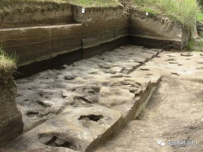 德国发现最古老的人类脚印！距今已30万年，可能一家人在游玩？（组图） - 1