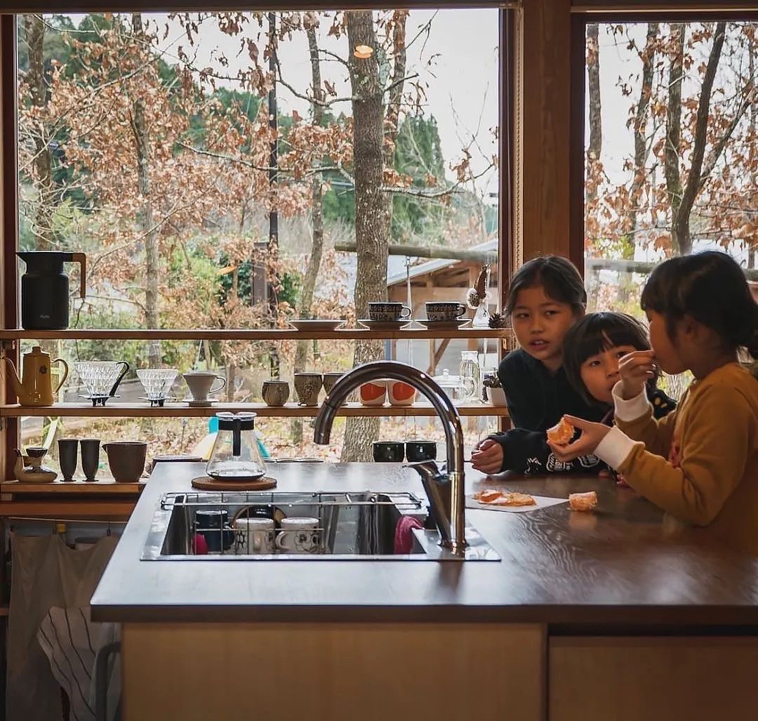 日本三胎家庭住进深山10年，买地仅9万人民币，独享广阔山林（组图） - 12