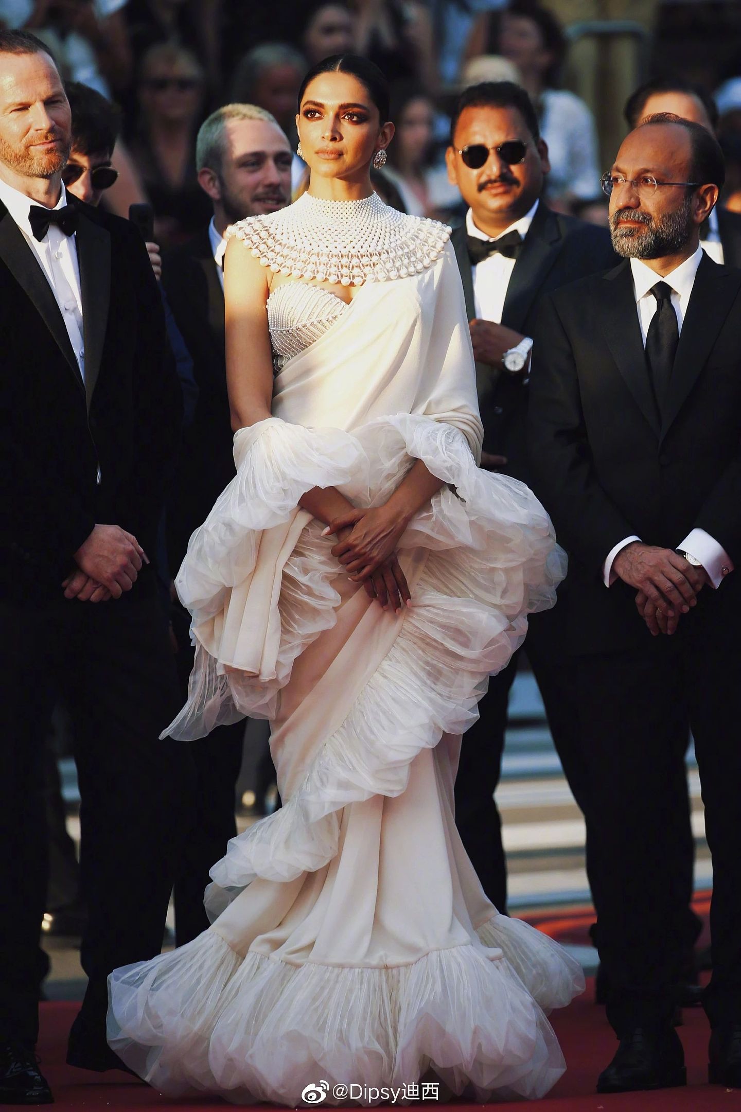 宝莱坞女星穿纱丽在戛纳红毯各种炫，一波惊艳文化输出打入欧美时尚界？（组图） - 11