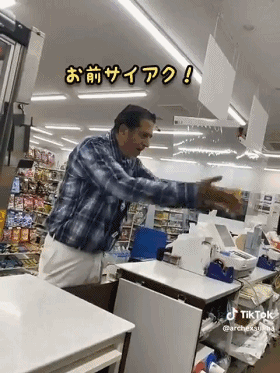 一外国男子辱骂711便利店员2分钟，大吼：去死！日本人死板没脑子（组图） - 10
