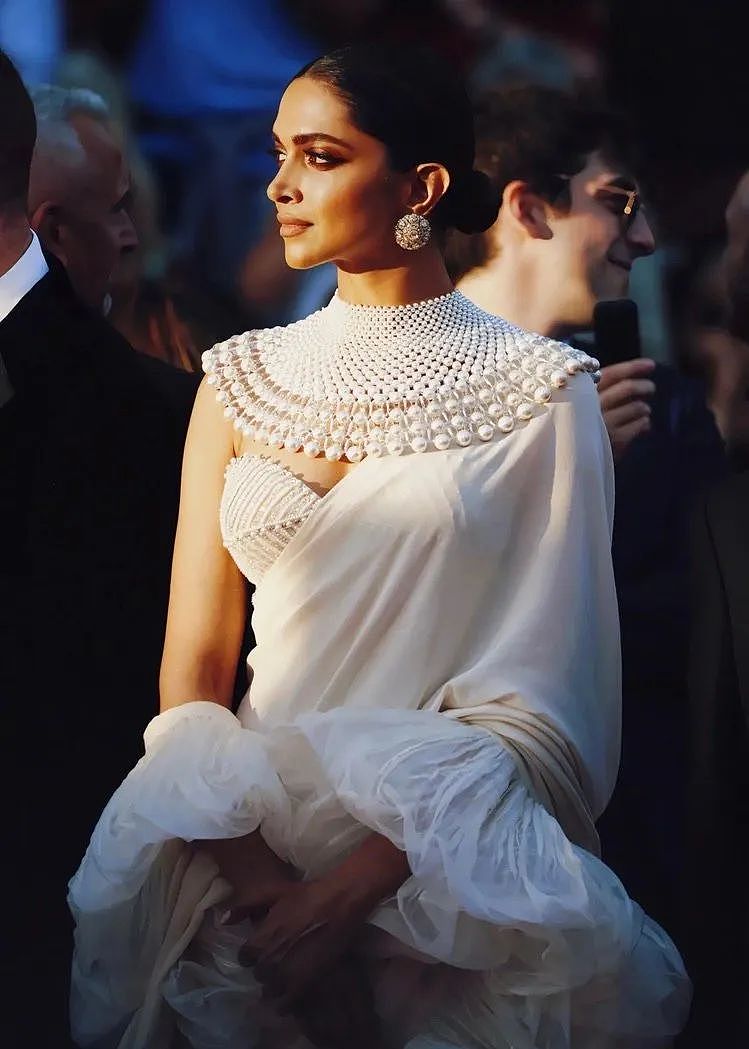 宝莱坞女星穿纱丽在戛纳红毯各种炫，一波惊艳文化输出打入欧美时尚界？（组图） - 5