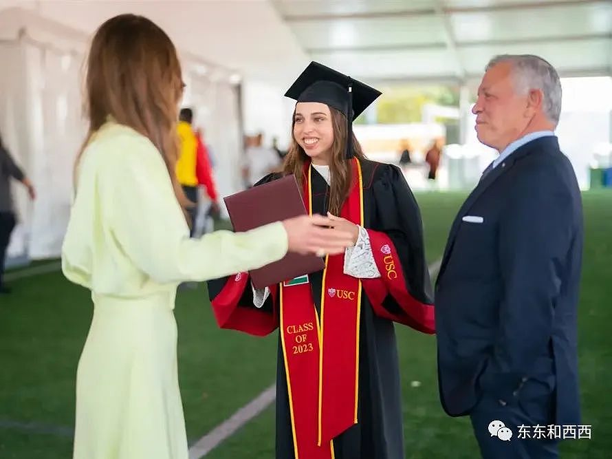 张艺谋儿子和奥巴马女儿一起毕业，总统家的孩子跟别的名媛差别好大（组图） - 4