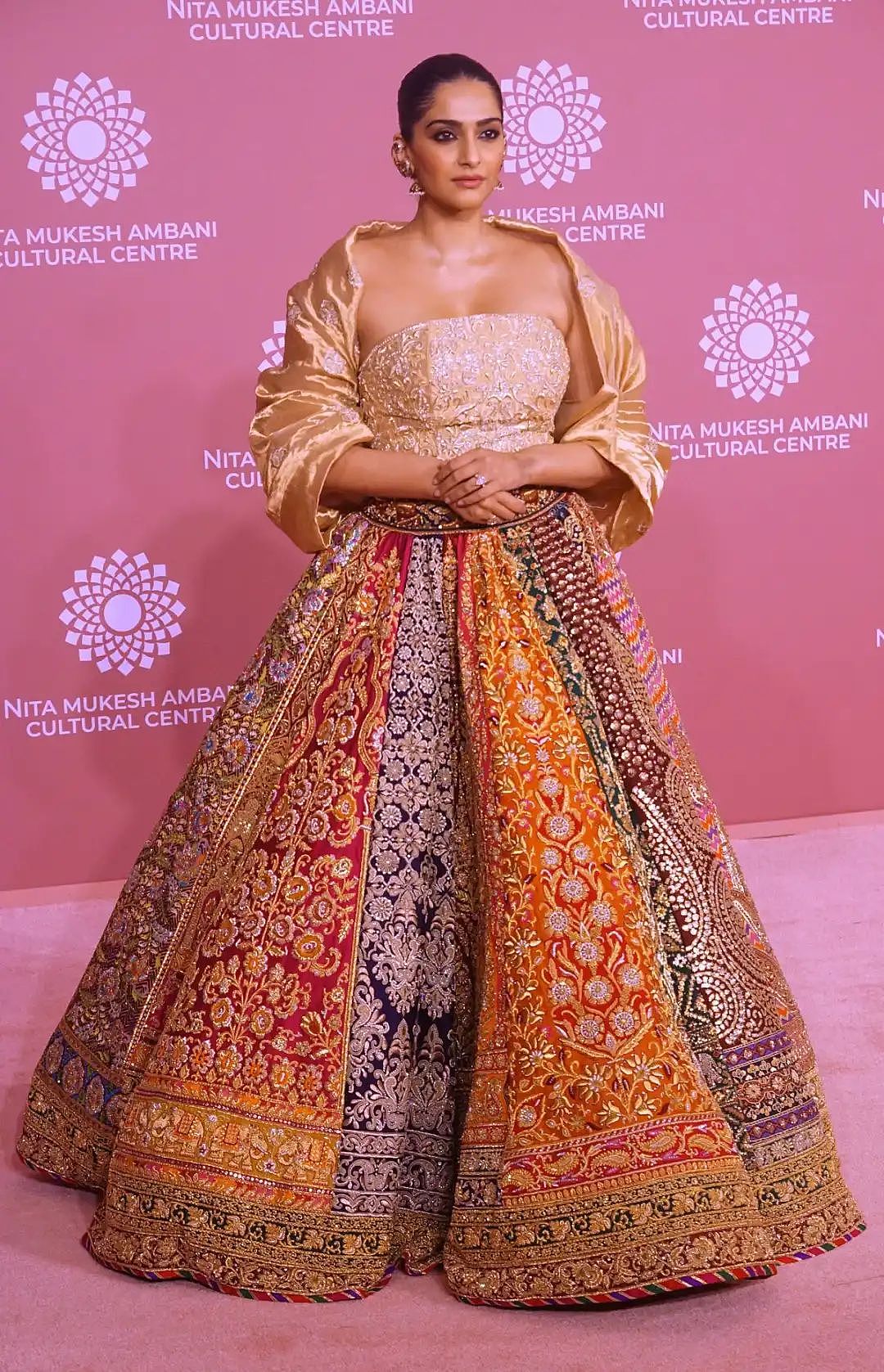 宝莱坞女星穿纱丽在戛纳红毯各种炫，一波惊艳文化输出打入欧美时尚界？（组图） - 30