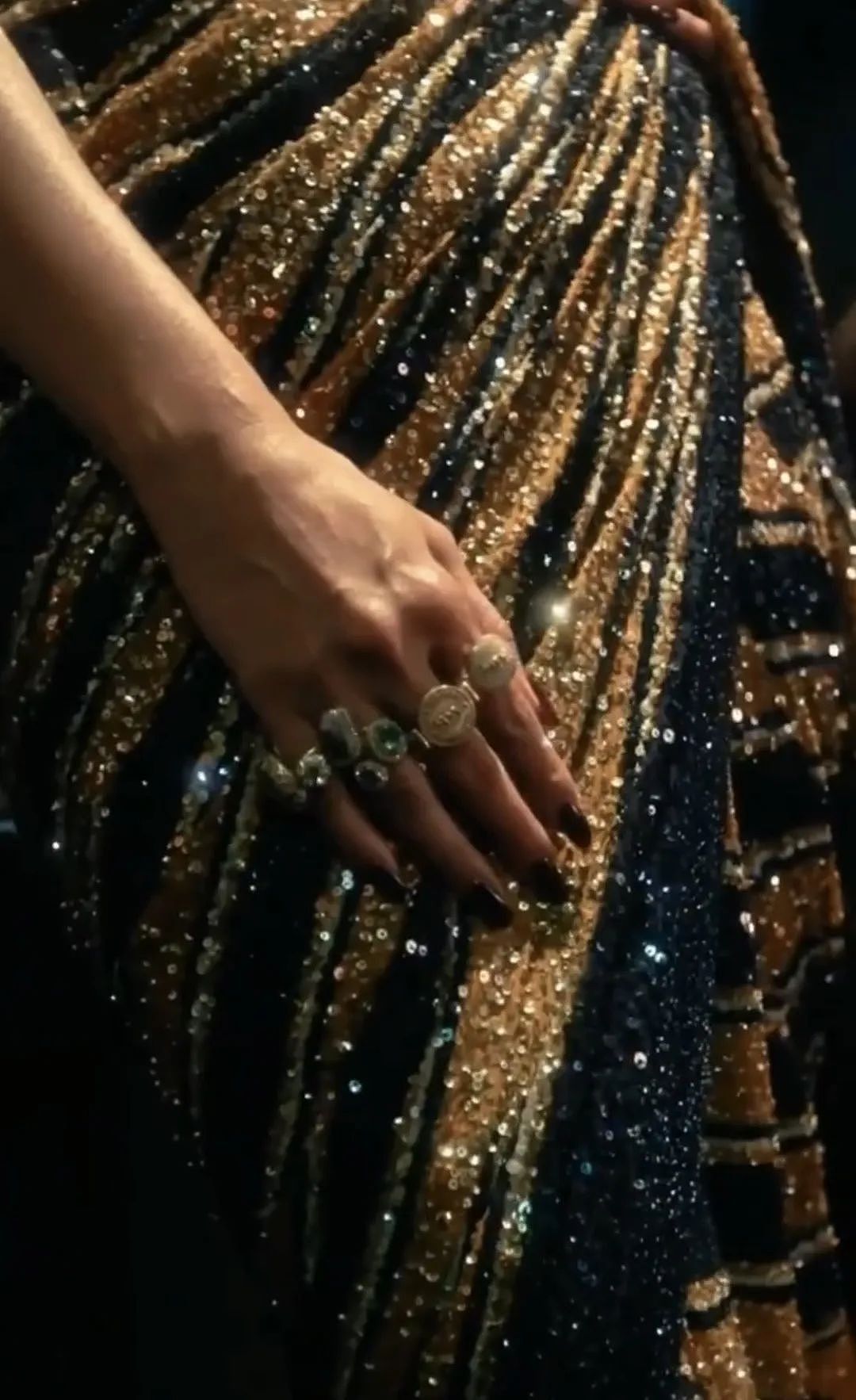 宝莱坞女星穿纱丽在戛纳红毯各种炫，一波惊艳文化输出打入欧美时尚界？（组图） - 10