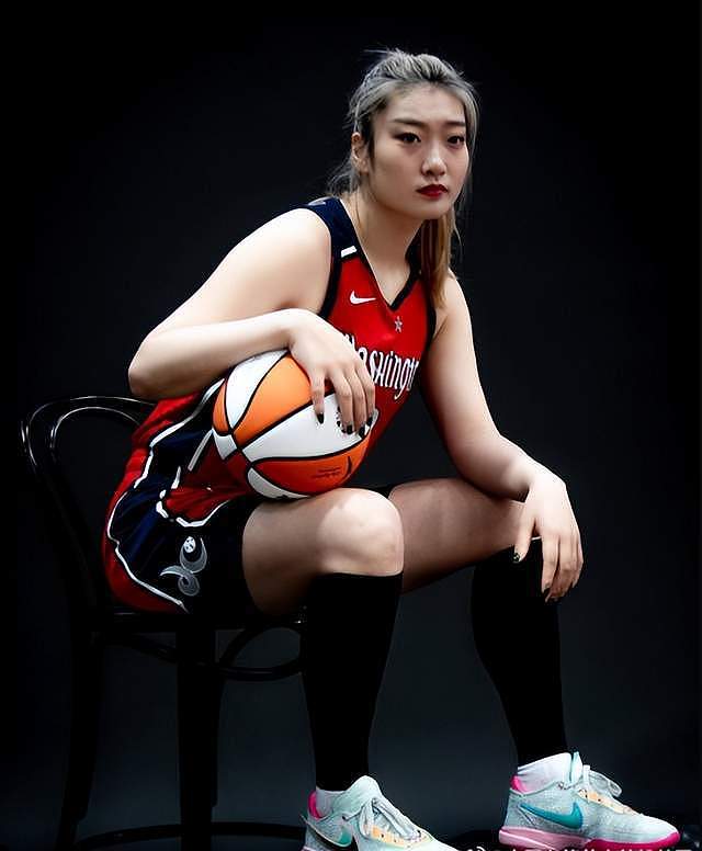李梦将赴澳洲与中国女篮会合，被曝当领队小三未受任何处罚（组图） - 1