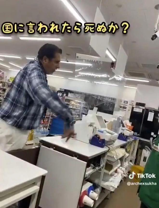 一外国男子辱骂711便利店员2分钟，大吼：去死！日本人死板没脑子（组图） - 8