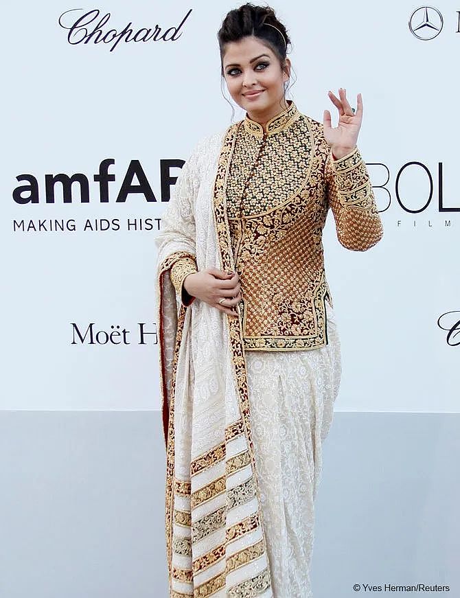 宝莱坞女星穿纱丽在戛纳红毯各种炫，一波惊艳文化输出打入欧美时尚界？（组图） - 18