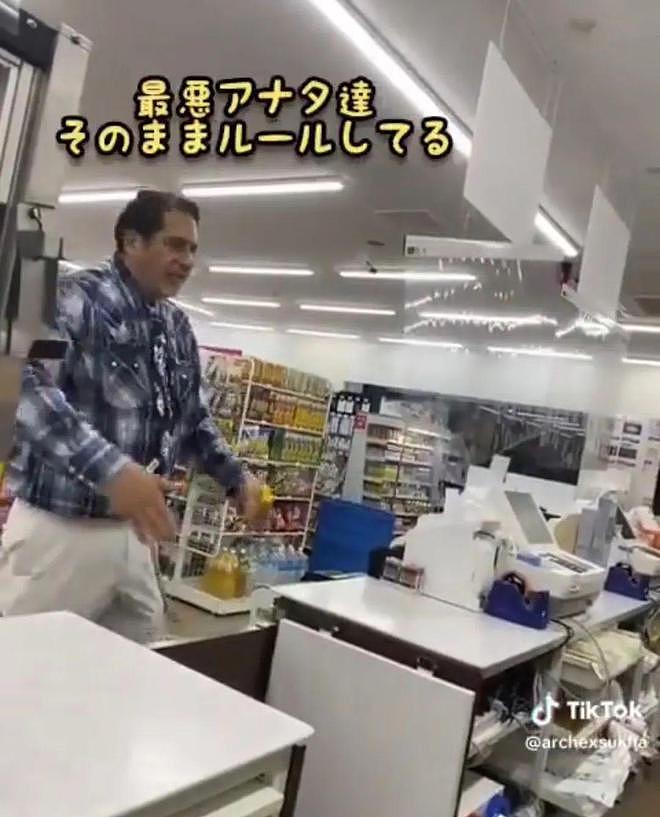 一外国男子辱骂711便利店员2分钟，大吼：去死！日本人死板没脑子（组图） - 11