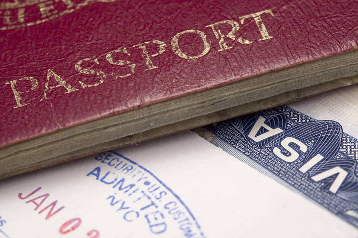 欧美签证预约排至10月底，旅游拒签率最高至70%，旅行社：业务不敢接（组图） - 1