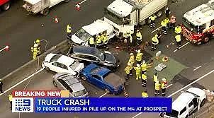 现场曝光！悉尼3名私校学生被撞飞，1人腿骨骨折！而18岁的肇事司机，竟然扬长而去...（组图） - 1