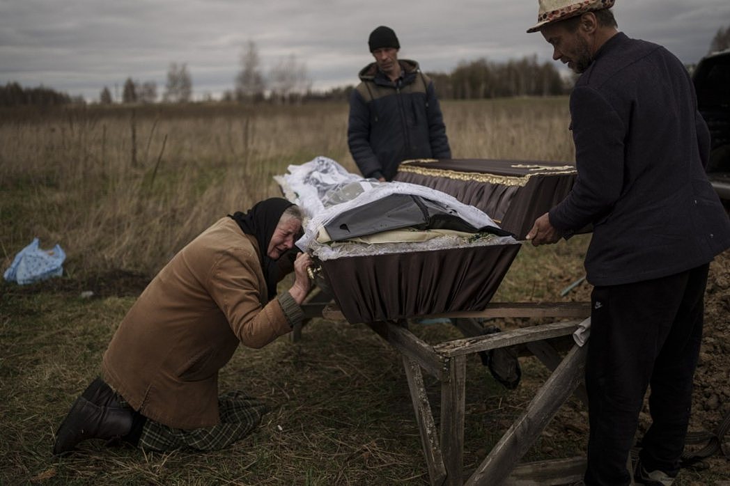 乌克兰战场的怆痛画面：选读2023年普立兹奖图像叙事（视频/组图） - 1