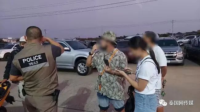 3名中国游客“大闹”泰国市场讨说法，疑因商贩出售“假榴莲”（组图） - 2