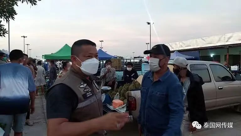 3名中国游客“大闹”泰国市场讨说法，疑因商贩出售“假榴莲”（组图） - 4