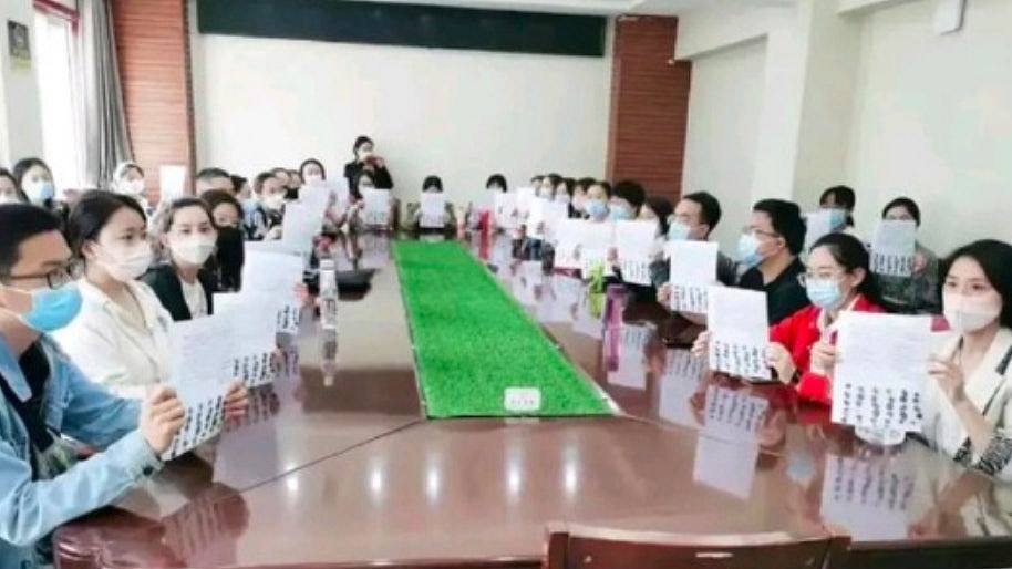 河南34名教师集体绝食！抗议4年没工资，官方回应：会妥善解决（组图） - 1