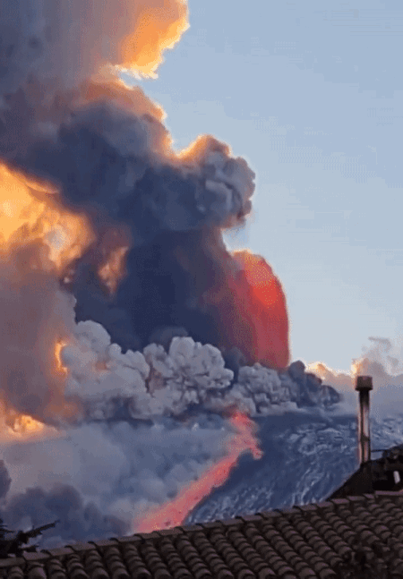 14人死亡3万人撤离！ 旅游胜地火山爆发，熔岩火山灰狂喷（组图） - 3