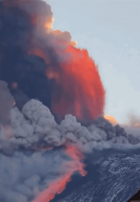 14人死亡3万人撤离！ 旅游胜地火山爆发，熔岩火山灰狂喷（组图） - 2
