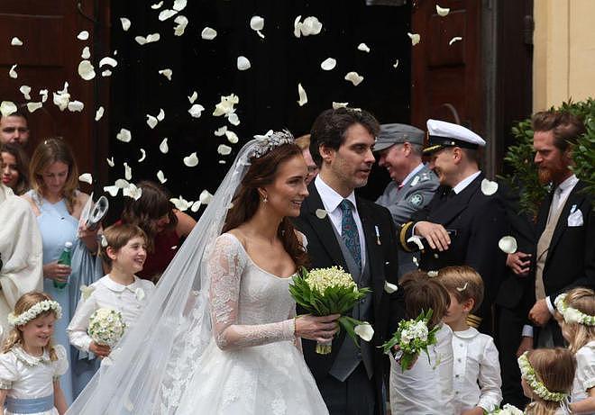 德国“威廉和凯特”举行奢华皇室婚礼，40岁末代王孙与学霸妻很配（组图） - 5