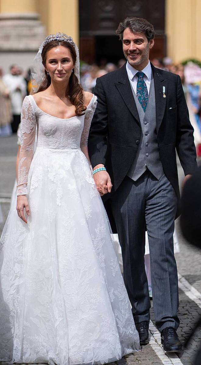 德国“威廉和凯特”举行奢华皇室婚礼，40岁末代王孙与学霸妻很配（组图） - 4